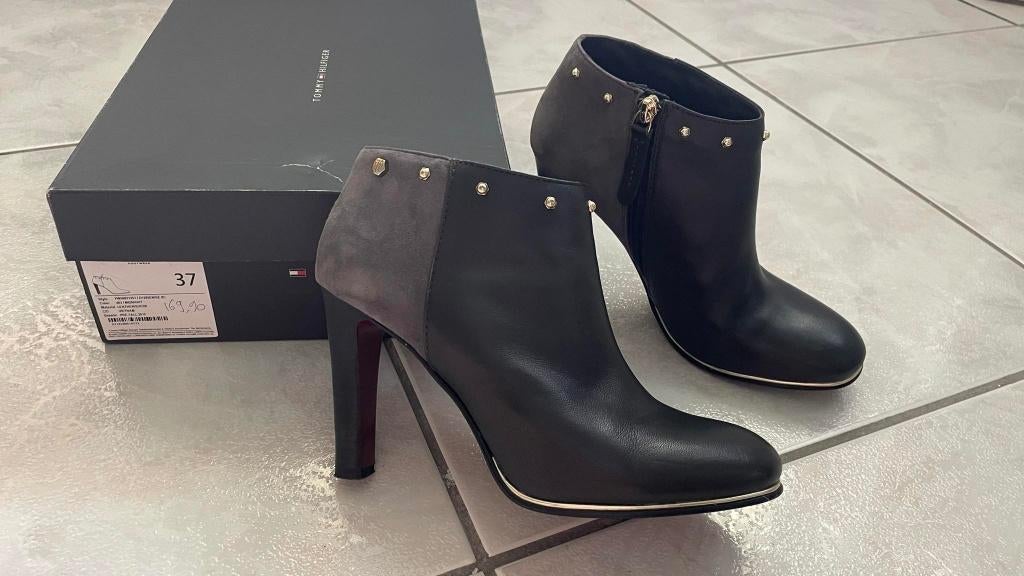 Grijsblauwe laarzen van twee materialen  TOMMY HILFIGER 37, Kleding | Dames, Schoenen, Overige kleuren, Lage of Enkellaarzen, Ophalen of Verzenden