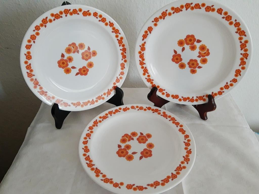 Arcopal, 3 assiettes. 18,5cm, Enlèvement, Utilisé, Autres styles, Assiettes(s)