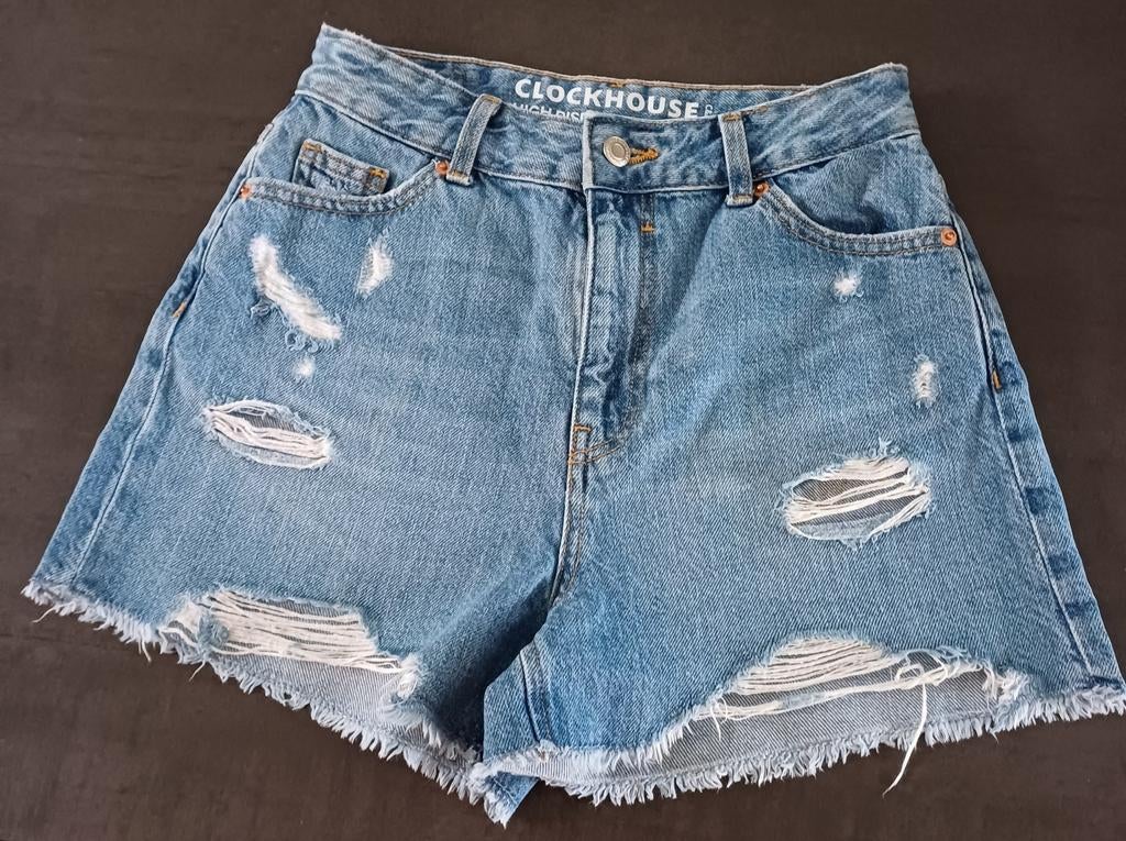 Short en jean déchiré et effiloché, Enlèvement ou Envoi, Comme neuf