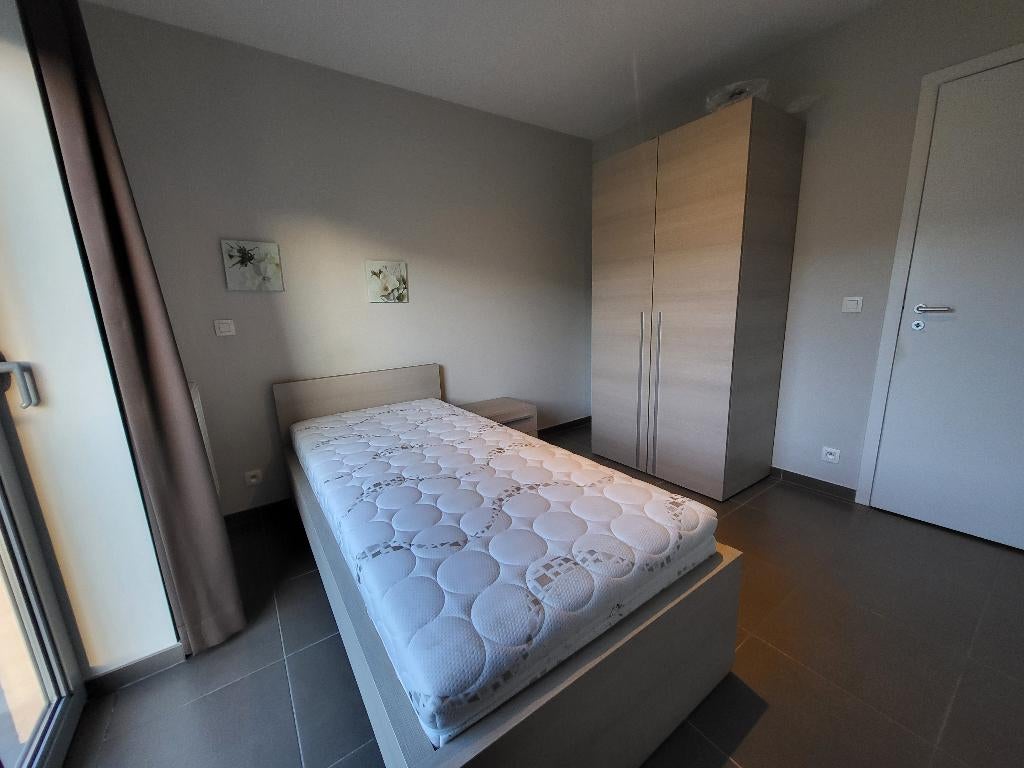 Slaapkamer met enkelbed, Ophalen, Zo goed als nieuw, Eenpersoons