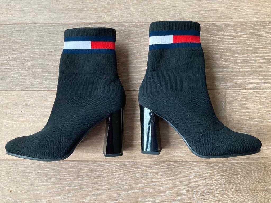Prachtige enkellaarsjes Tommy Jeans maat 37, Kleding | Dames, Zwart, Lage of Enkellaarzen, Ophalen of Verzenden, Zo goed als nieuw