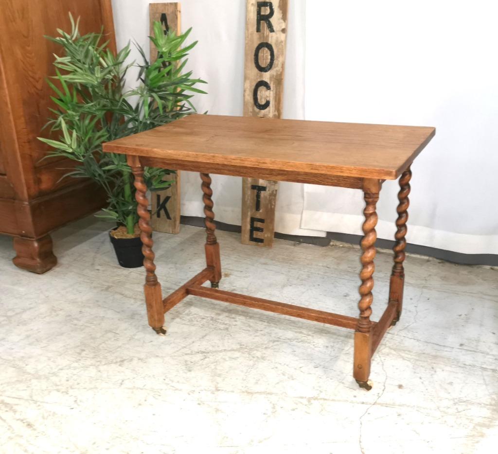 Antieke bijzet-/salontafel op wielen in eik 72 x 43 H 58cm, Ophalen
