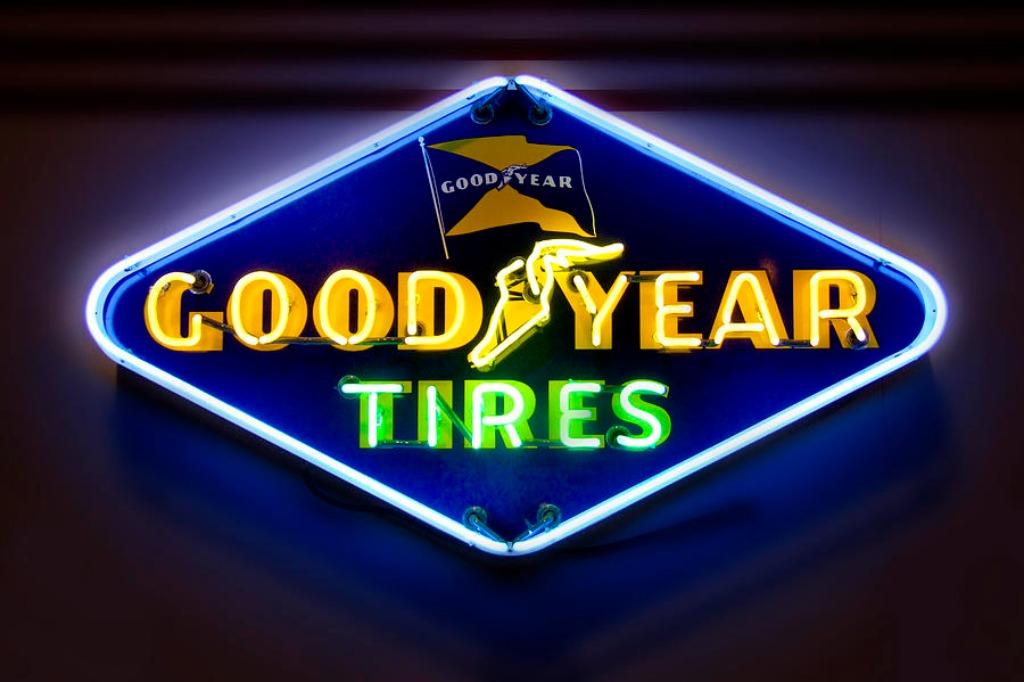 Goodyear tire neon licht reclame goodyear USA garage neons, Verzamelen, Ophalen of Verzenden, Nieuw, Lichtbak of (neon) lamp