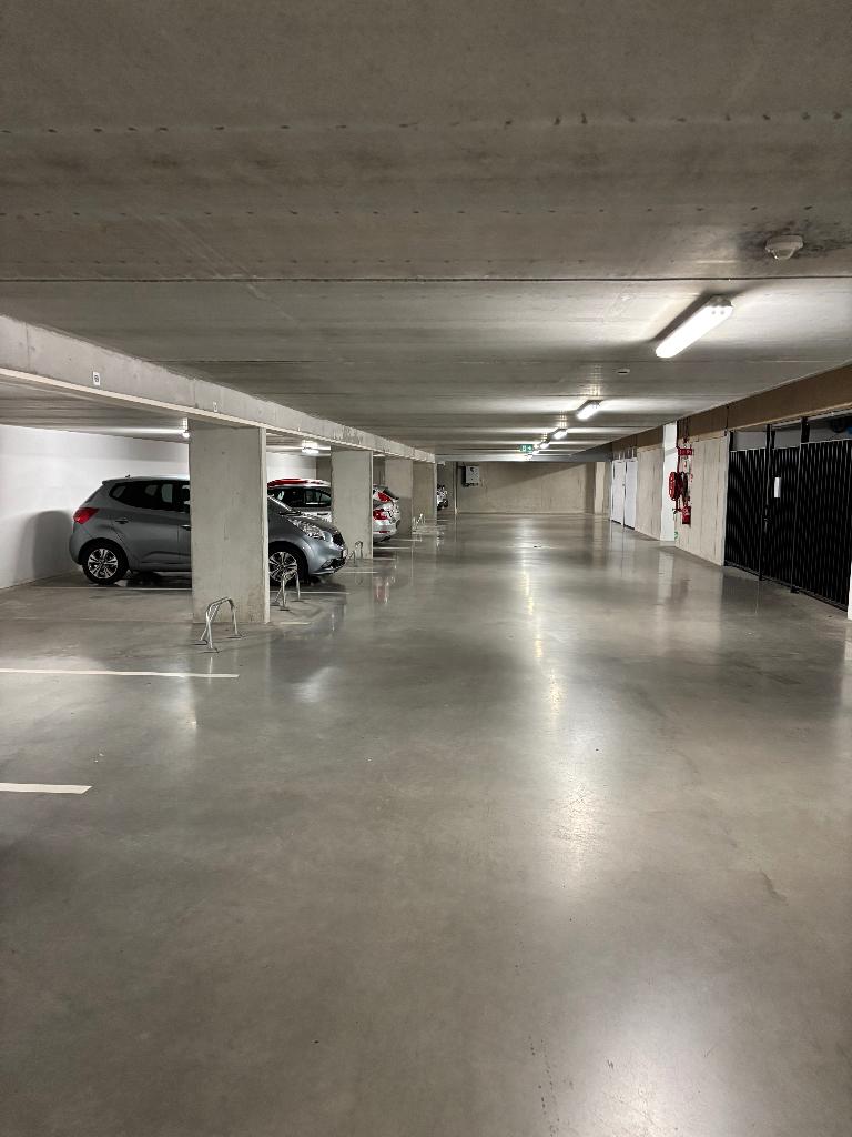 AUTOSTANDPLAATS TE HUUR / Wondelgem voor stalling oldtimers, Gent