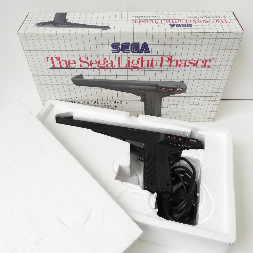 Sega Light Phaser – Pistolet officiel SEGA – Complet, Consoles de jeu & Jeux vidéo, Jeux | Sega, Comme neuf, Master System, Enlèvement