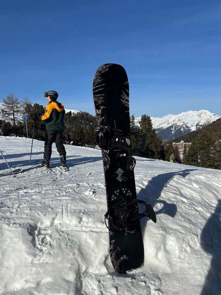 Burton Flight Attendant Snowboard  + Cartel x bindingen 2025, Ophalen, Zo goed als nieuw, Bindingen