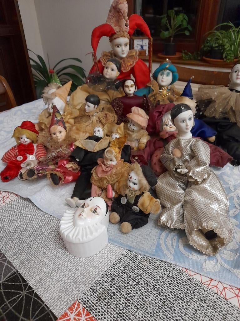 Pierrots et clowns, Enlèvement ou Envoi, Utilisé