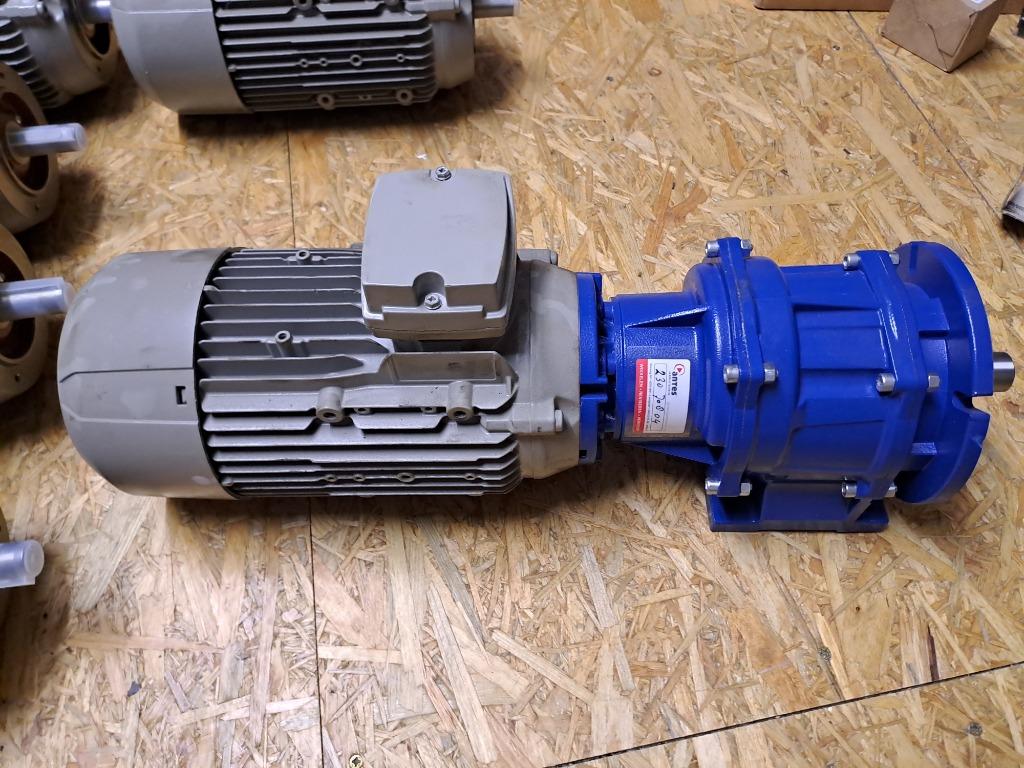 21 splinternieuwe motorreductoren, Ophalen of Verzenden, Nieuw, Elektromotor, 1400 tot 1800 rpm