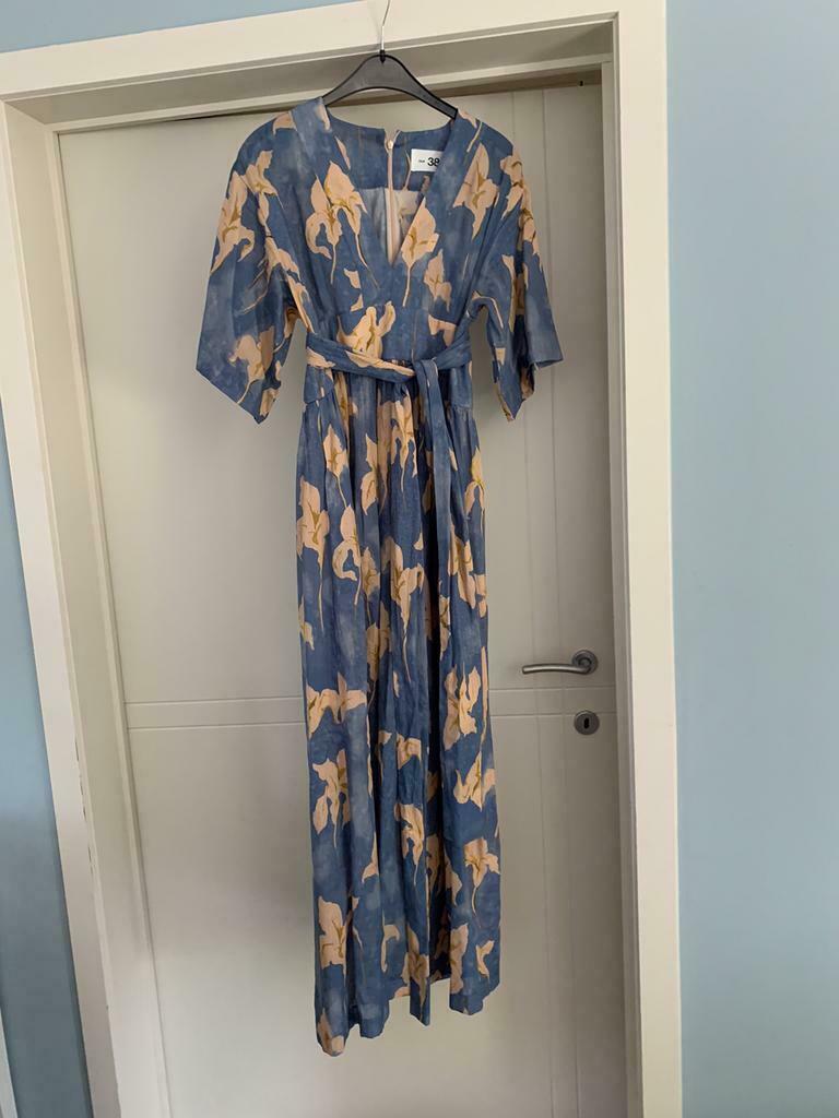 Julia june lichtblauw lang kleed maat 38, nieuwstaat, Kleding | Dames, Maat 38/40 (M), Blauw, Ophalen of Verzenden, Onder de knie