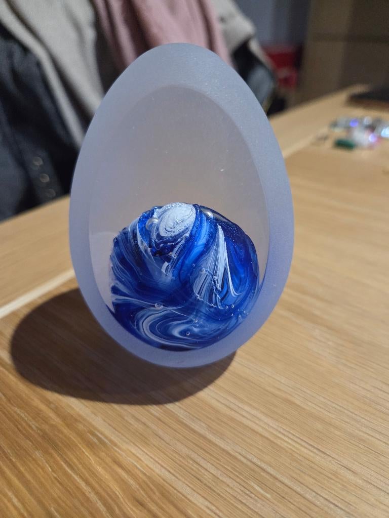 Bohemian handmade art cut glass paperweight blauwe bol, Enlèvement