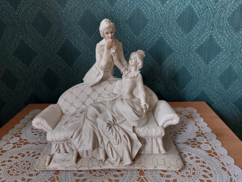 Biscuitfiguur gesigneerd door Auro Belcari, Antiek en Kunst, Ophalen