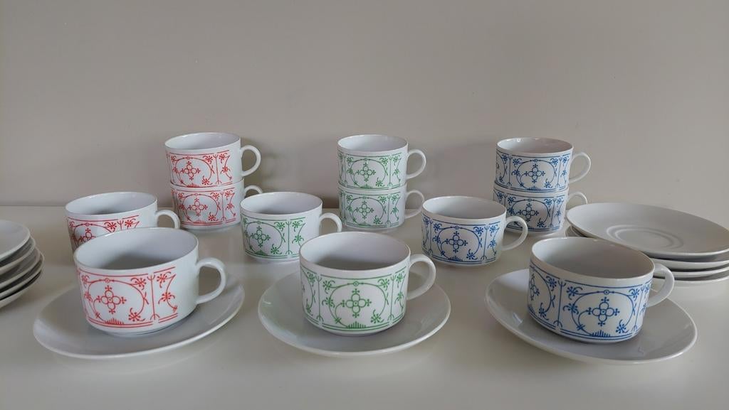 4x rood, 4x groen, 4x blauw vintage kopjes/tassen en bordjes, Ophalen of Verzenden