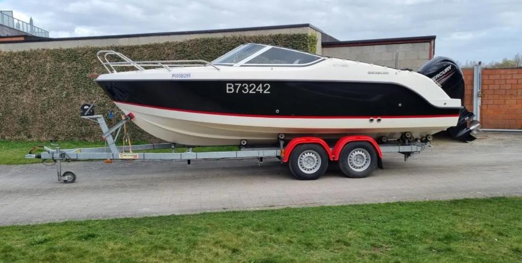 Quicksilver 645 Activ, Watersport en Boten, Speedboten, Zo goed als nieuw, Benzine, 120 tot 200 pk, Buitenboordmotor, Polyester