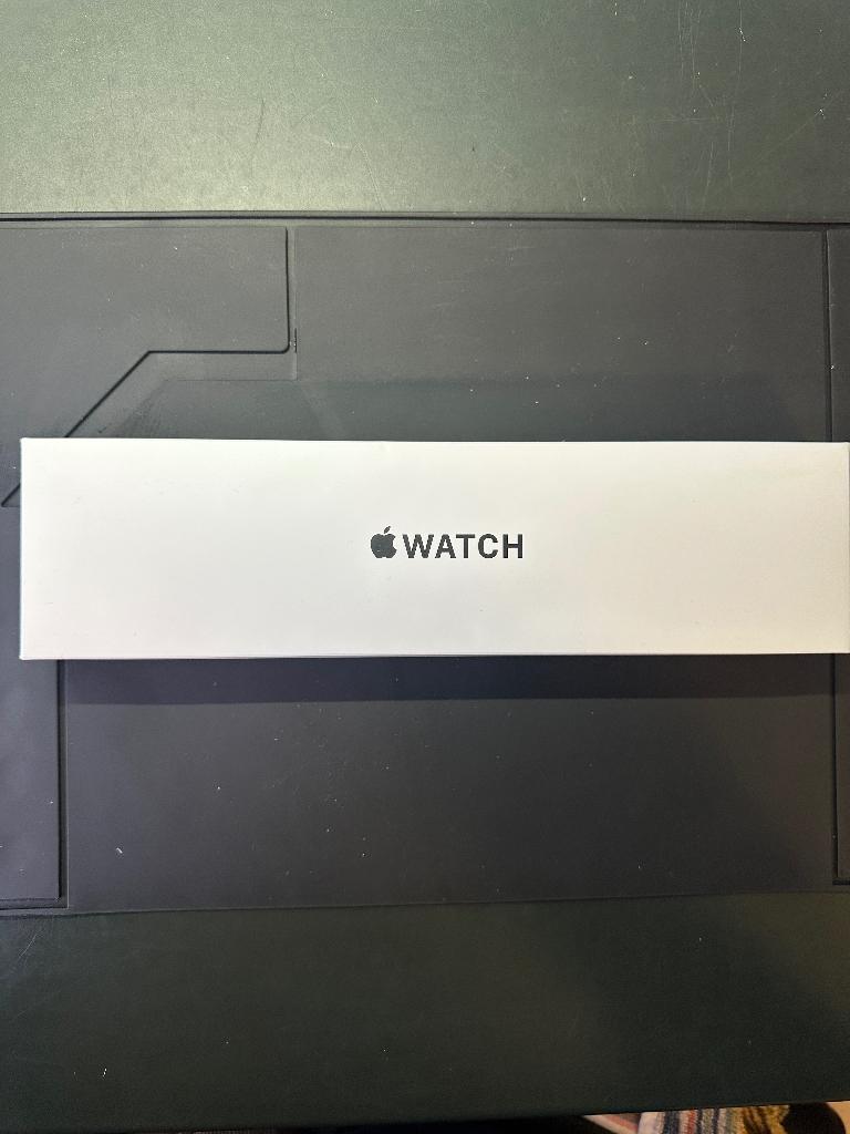 Apple Watch SE GPS - 2nd génération - 44 mm - Silver Alu, Handtassen en Accessoires, Horloges | Heren, Gebruikt, Staal, Polshorloge