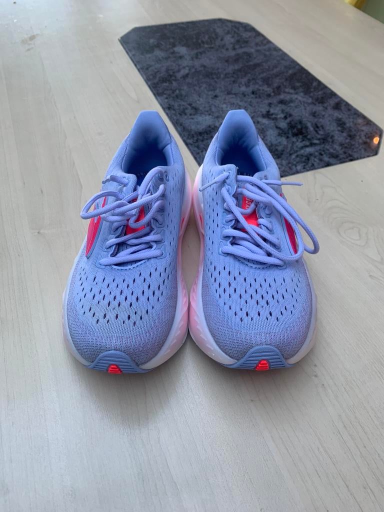 Paarse loopschoenen met roze onderkant, Verzenden, Zo goed als nieuw, Hardloopschoenen