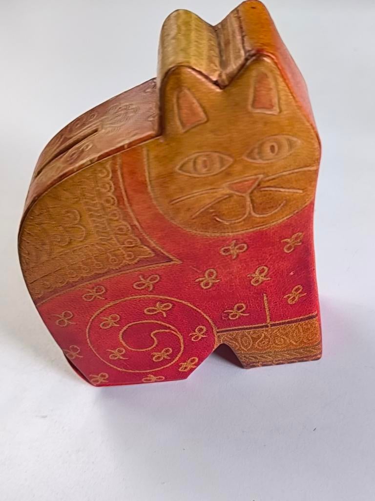 Vintage spaarpot in leder, Verzamelen, Spaarpotten, Ophalen of Verzenden