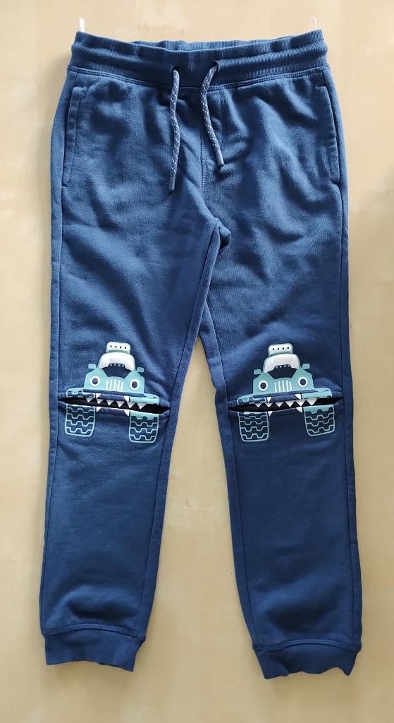 Joggingbroek C&A monster truck, maat 134, Pantalon, Garçon, C&A, Enlèvement ou Envoi