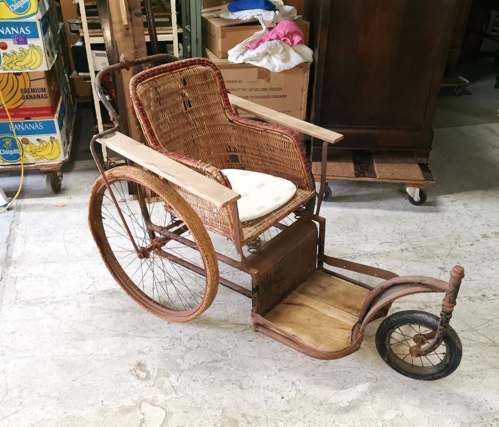 Fauteuil roulant ancien anno 1900  pour l'aménagement, Antiquités & Art, Curiosités & Brocante, Enlèvement