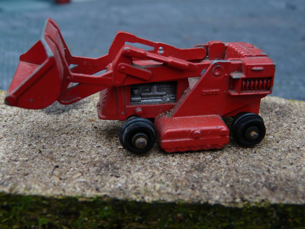 Matchbox diverse werf-landbouwvoertuigen en 5 x ambulance, Ophalen, Gebruikt, Auto