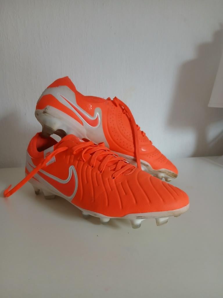 Nike Tiempo Legend 10 pro FG kleur hot Lava/white, Ophalen, Zo goed als nieuw, Schoenen