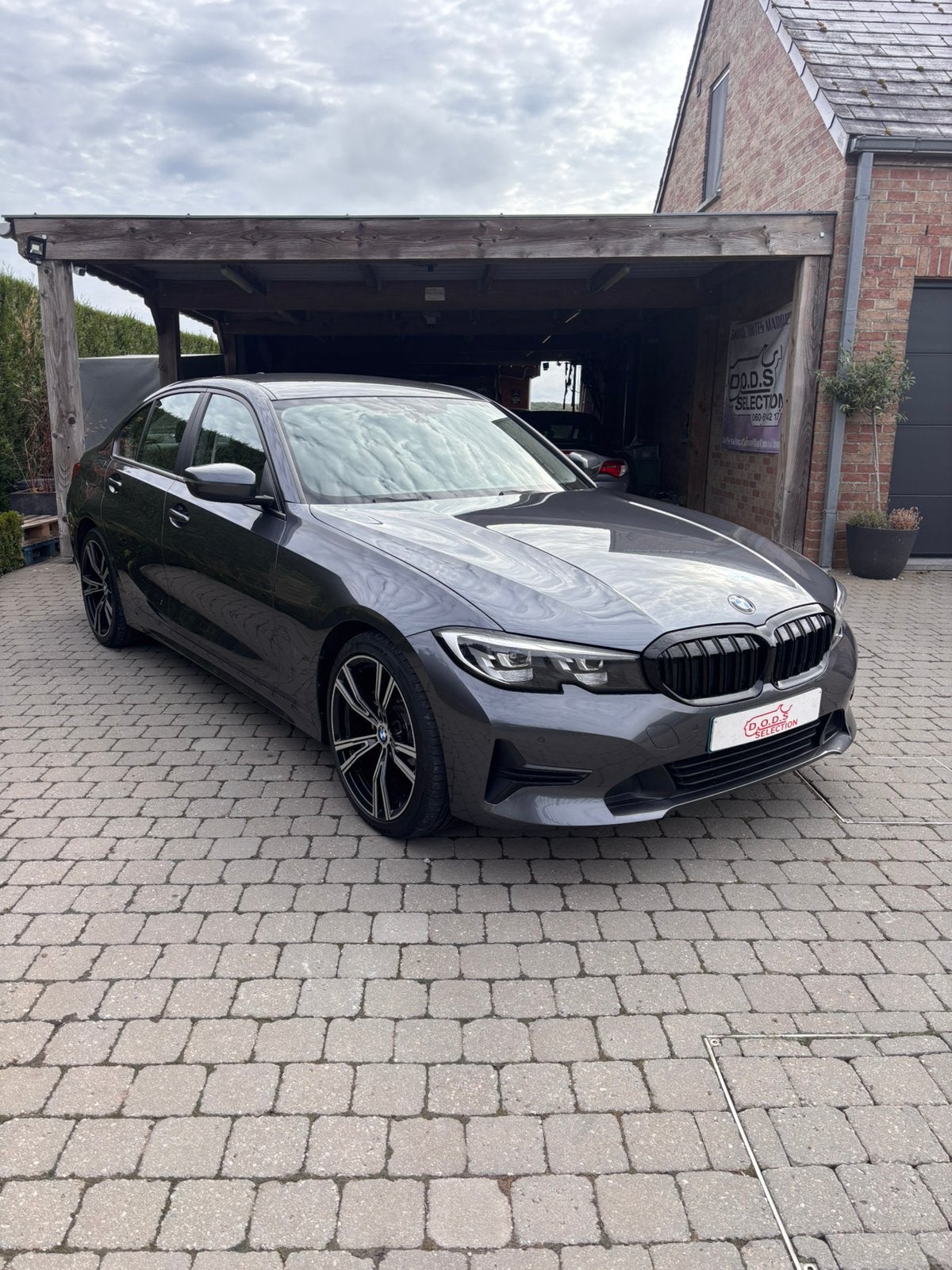 Bmw 318 D boite auto. Cuir,Gps, clim auto trois zones,pdc…, Autos, BMW, Argent ou Gris, Achat, Entretenue par le concessionnaire