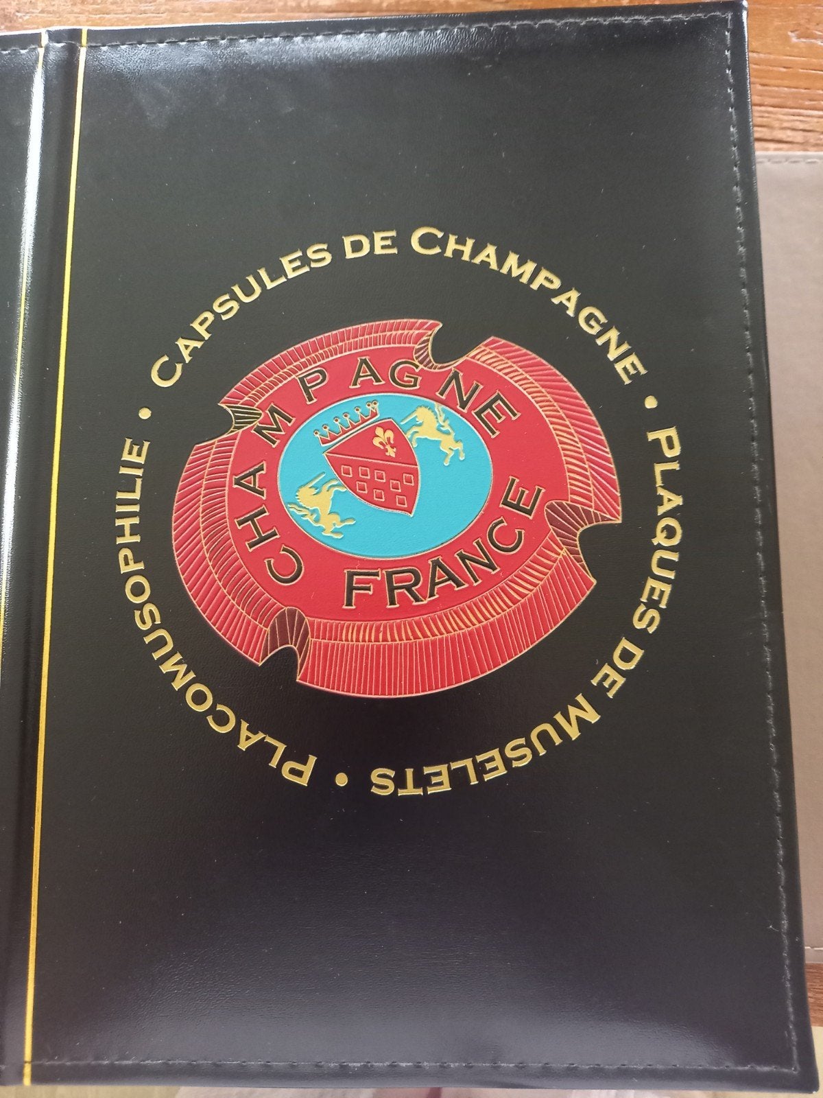 Champagne capsules in een verzamelboek, Enlèvement ou Envoi, Neuf