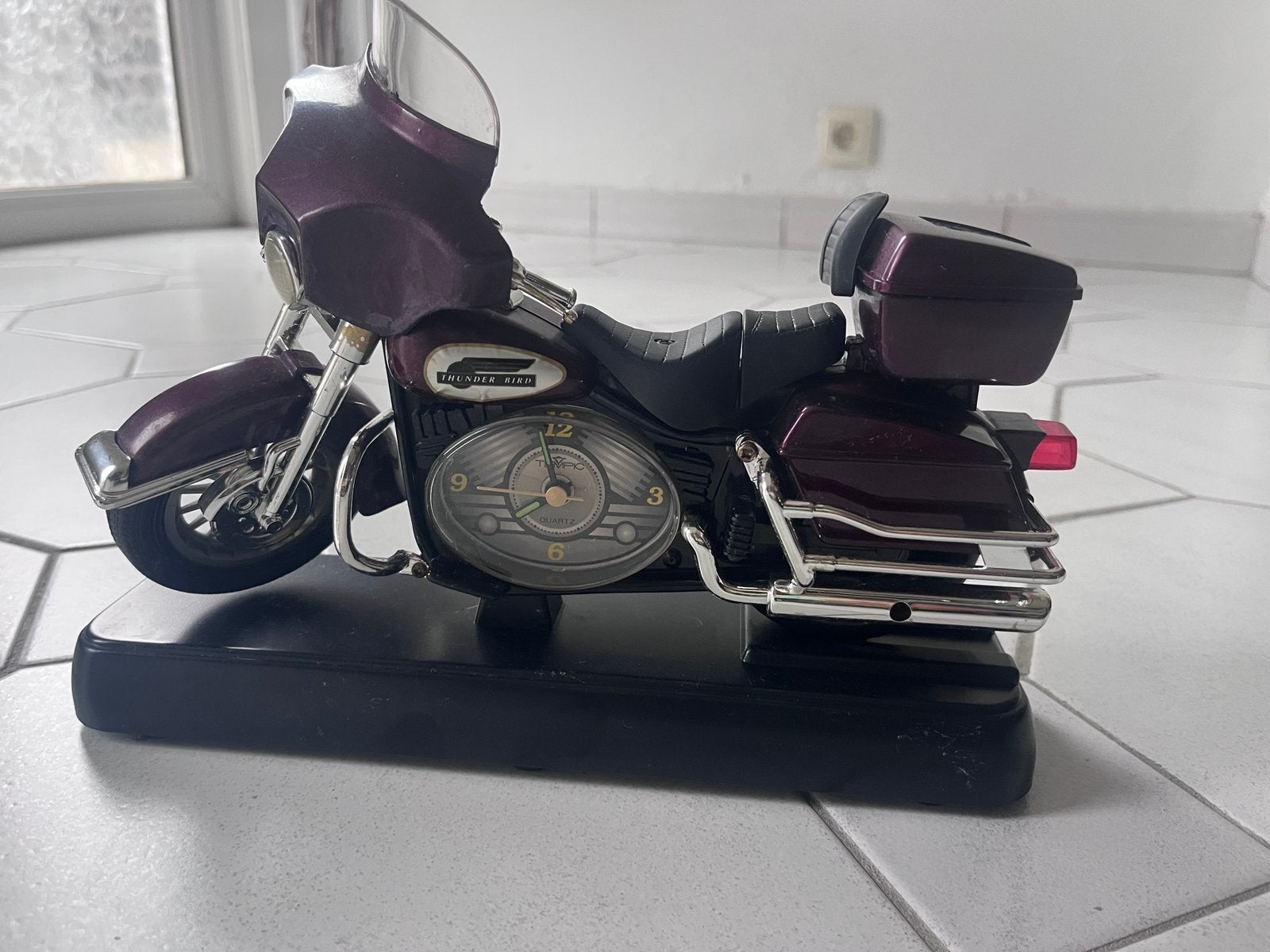 Motor klok Tempic, Ophalen, Analoog, Werkt op batterijen, Zo goed als nieuw