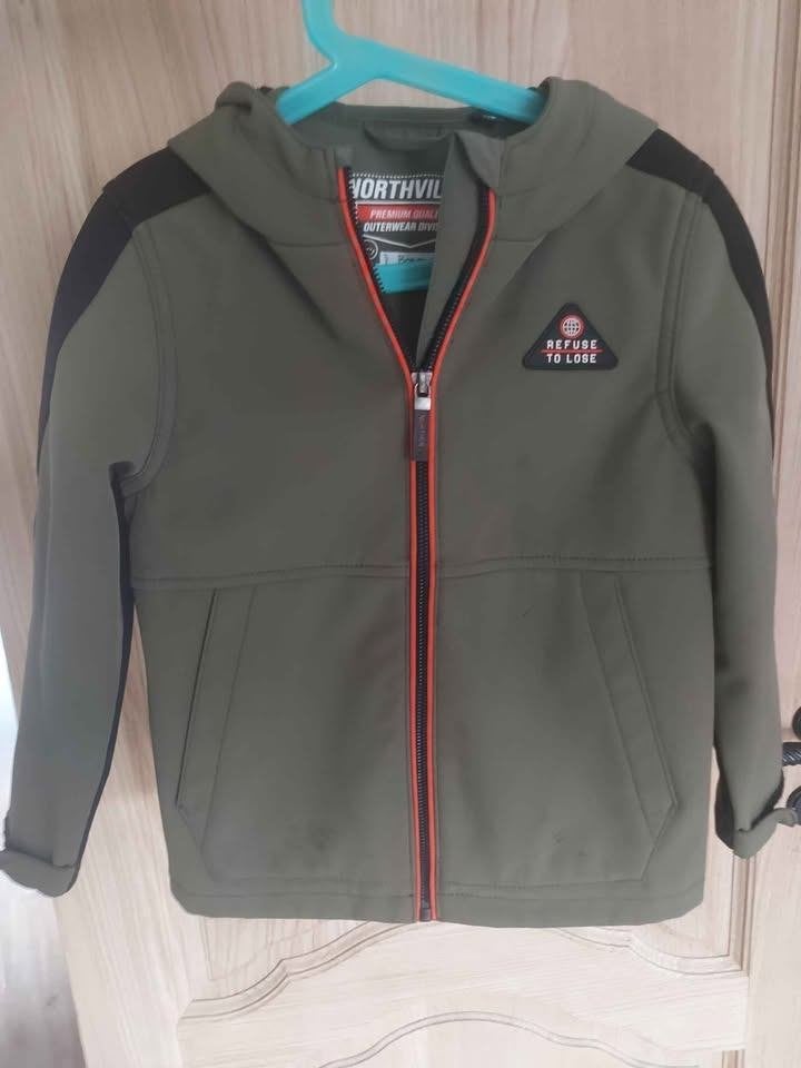 Kinderjas softshell maat 116 jongens, Kinderen en Baby's, Kinderkleding | Maat 116, Ophalen, Zo goed als nieuw, Jongen, Jas