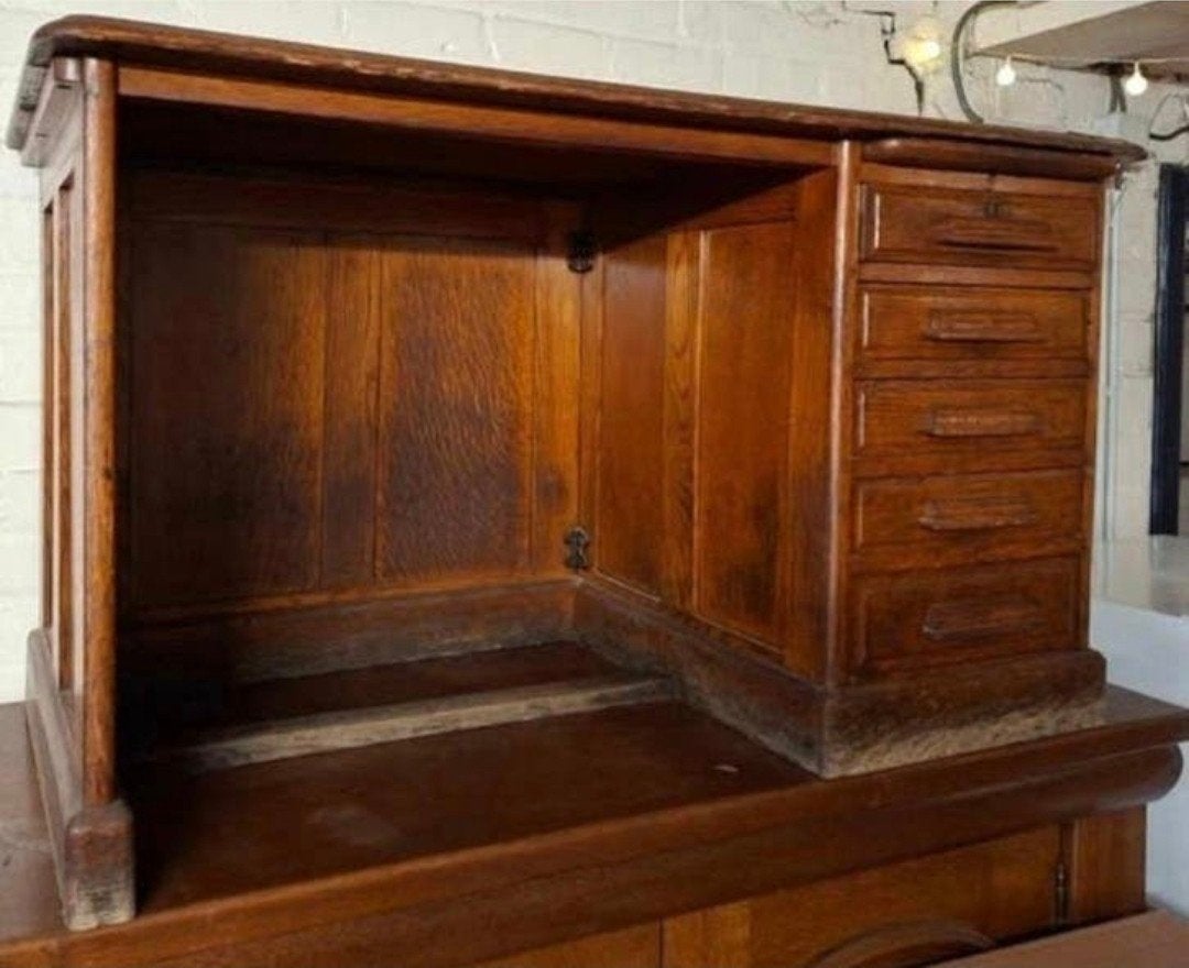Antiek kinderbureau, Ophalen