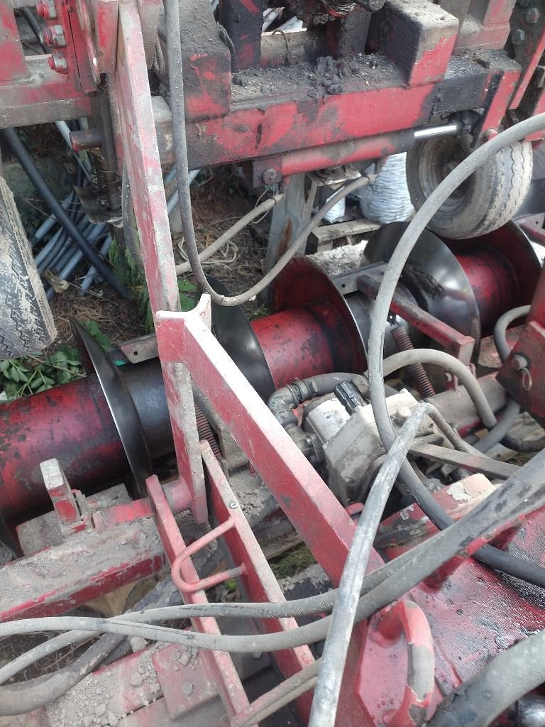 Preiruggentrekker met ponsmachine, Articles professionnels, Machines & Construction | Travail du métal, Enlèvement