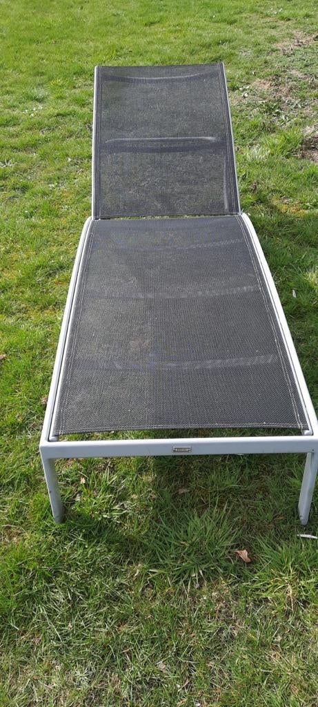 Ligbed, grijs., Tuin en Terras, Ophalen, Gebruikt, Aluminium, Verstelbaar