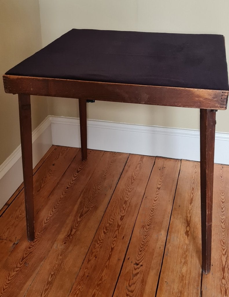 Table à cartes pliante britannique, plateau en feutre, Enlèvement