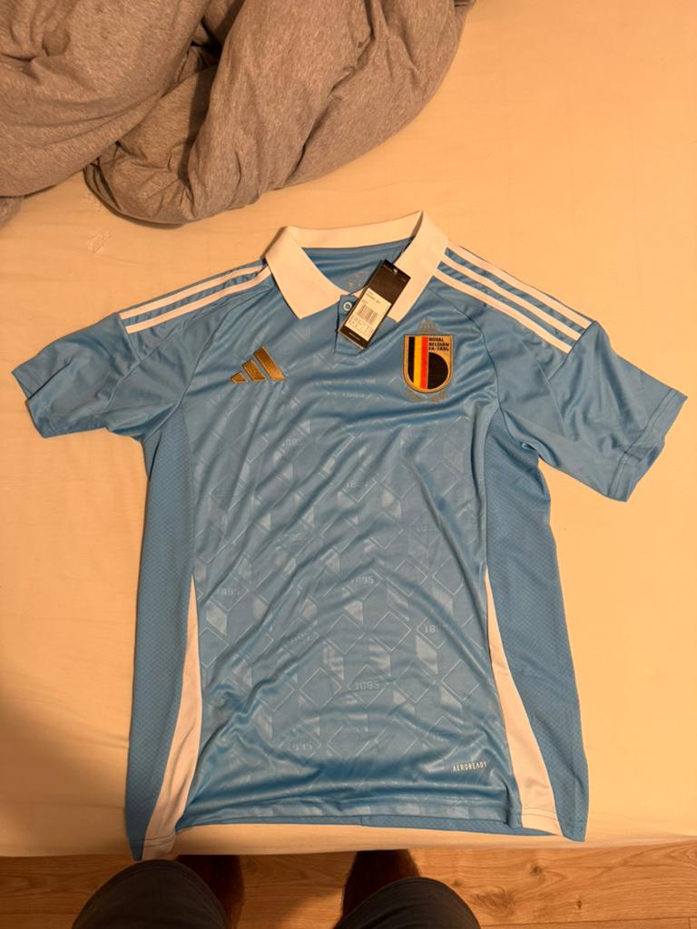België 2024 Uitshirt Blauw – Nieuw met Labels, Kleding | Heren, Nieuw, Ophalen of Verzenden, Voetbal, Maat 48/50 (M)