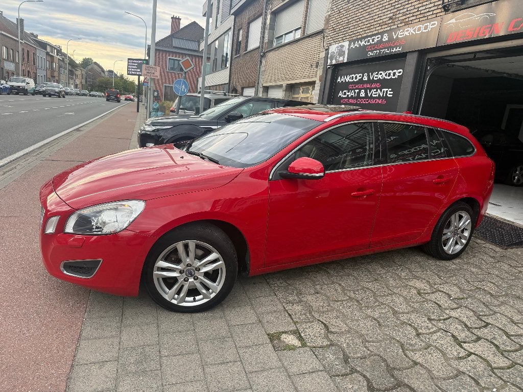 Volvo V60 D3 Automaat 5 cilinder vol, Auto's, Volvo, Automaat, Euro 5, Zwart, Leder