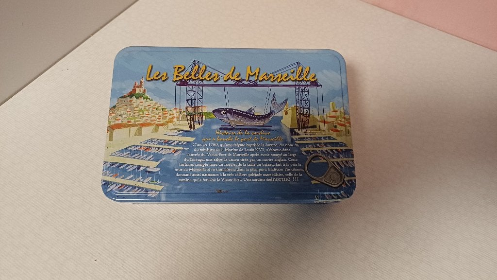 Boite en métal  Les Belles de Marseille, Collections, Boîte en métal, Enlèvement ou Envoi