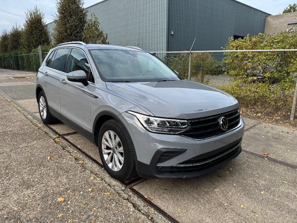 Volkswagen Tiguan 1.5 TSI - 150PK - handelaar / export, Auto's, Voorwielaandrijving, Dealer onderhouden, Stof, Bedrijf