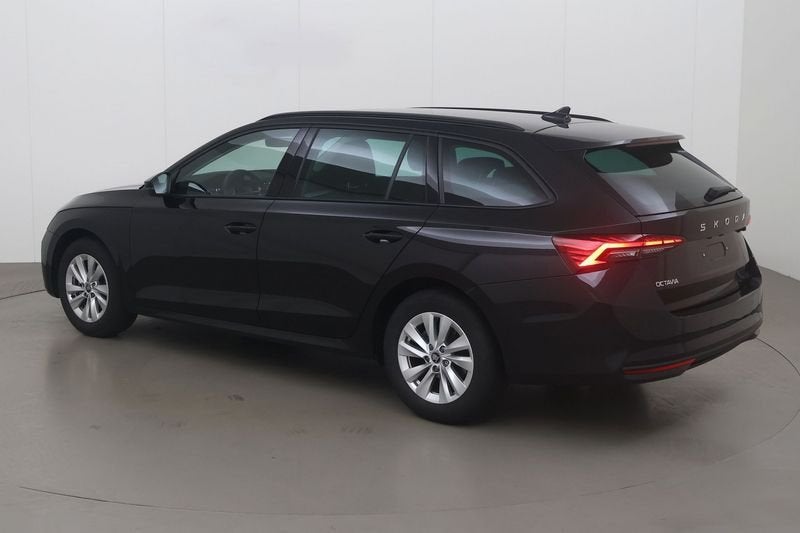 Skoda Octavia Sw 1.5 tsi etec selection 150 AT, Auto's, Skoda, Automaat, Parkeersensor, 4 cilinders, Overige bekleding