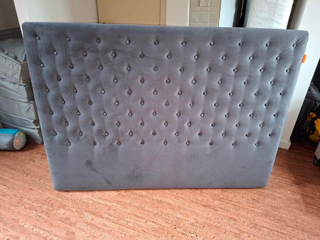 Tête de lit - gris anthracite tres bon état, Maison & Meubles, Enlèvement, Comme neuf, Queen size, Velours
