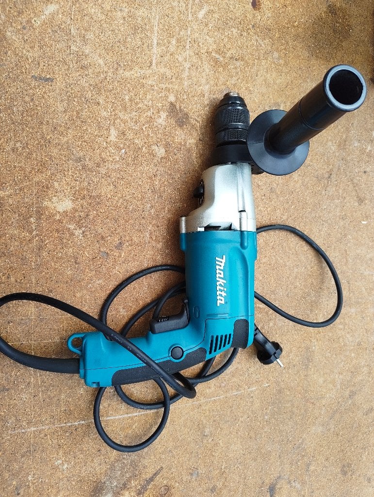 Makita boormachine DP4011, Ophalen of Verzenden, Zo goed als nieuw, 600 watt of meer, Boormachine