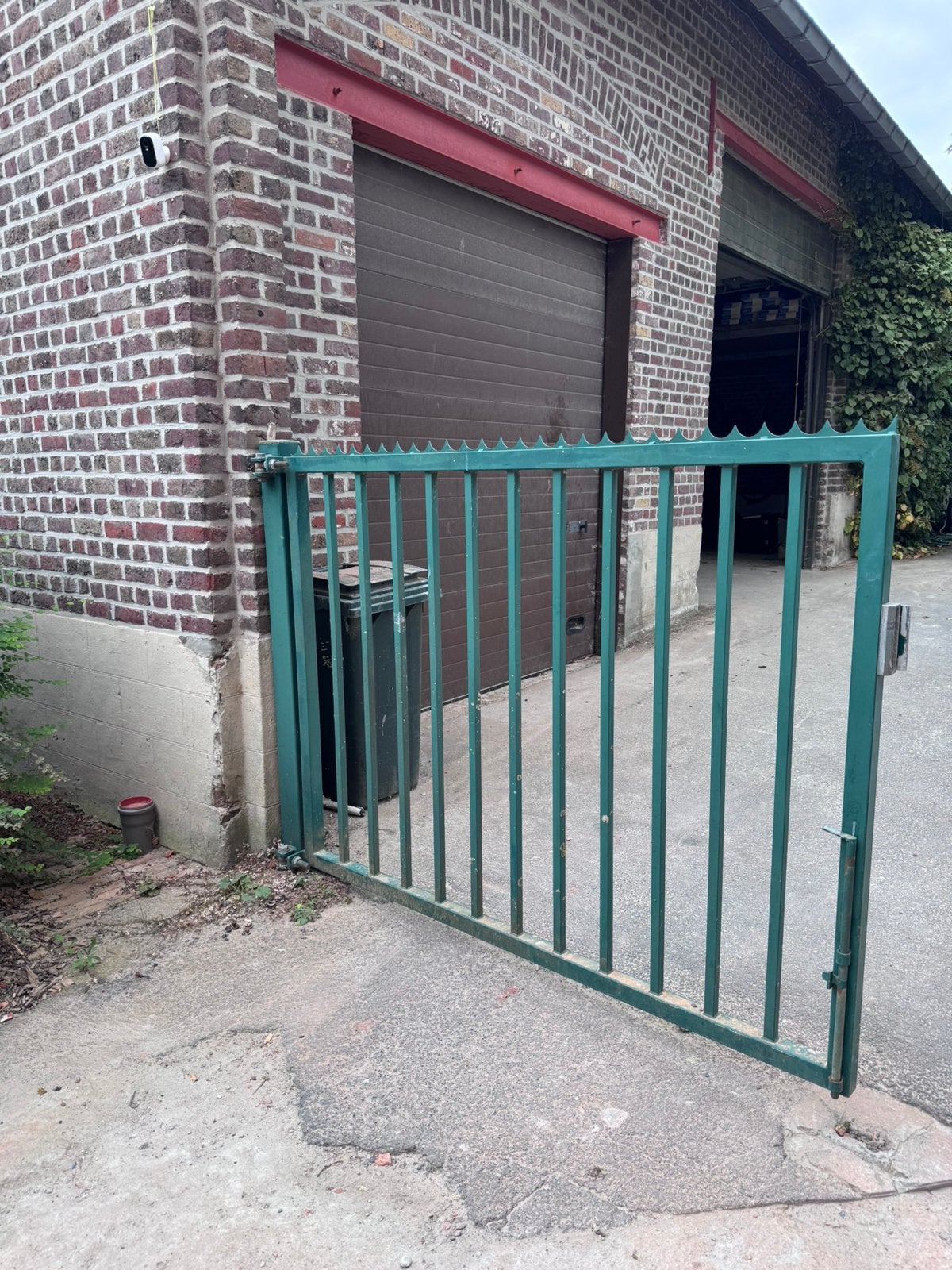 Dubbele poort met grendel en slot, Ophalen, Zo goed als nieuw