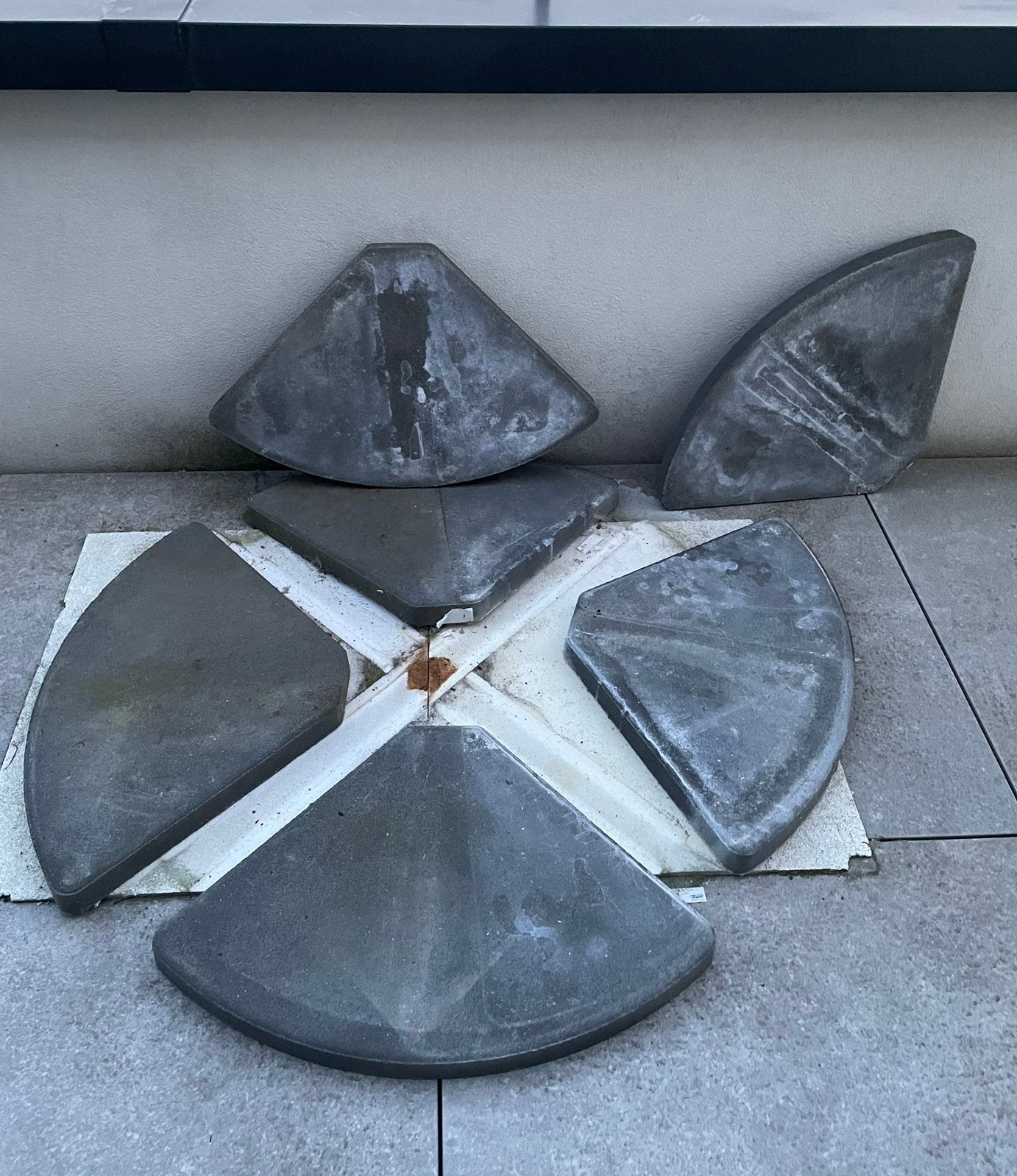 Dalles de lestage pour parasol – 10€, Enlèvement, Utilisé, Base de parasol