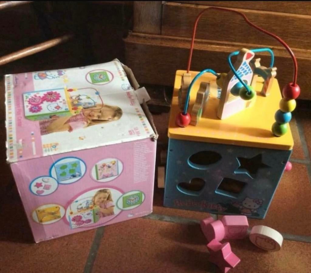 Houten Hello Kitty speelbox met allerlei activiteiten., Ophalen of Verzenden, Zo goed als nieuw, Overige typen