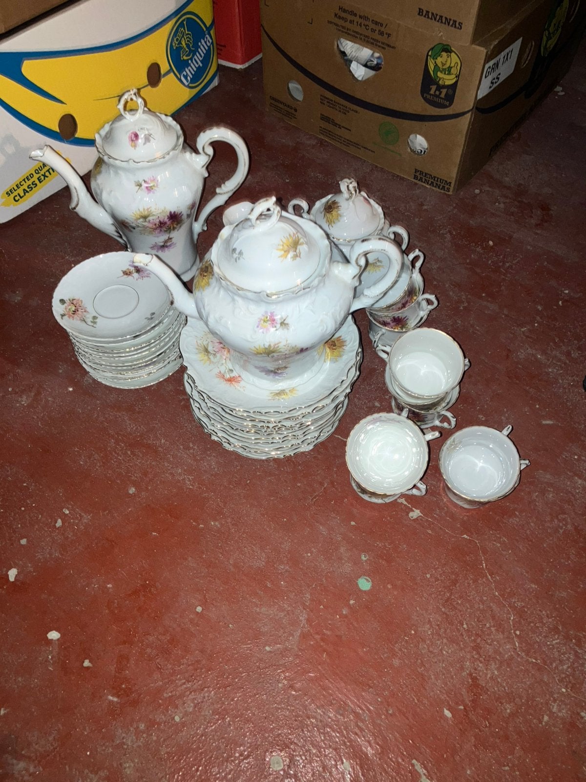 Oud servies, Ophalen