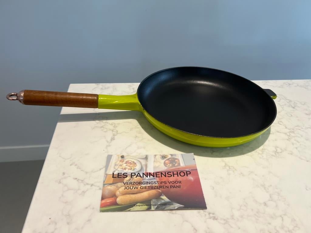 poêle à frire rare Le Creuset La Mama 28 cm vert menthe, Enlèvement ou Envoi, Comme neuf, Poêle à frire ou Sauteuse, Plaque céramique