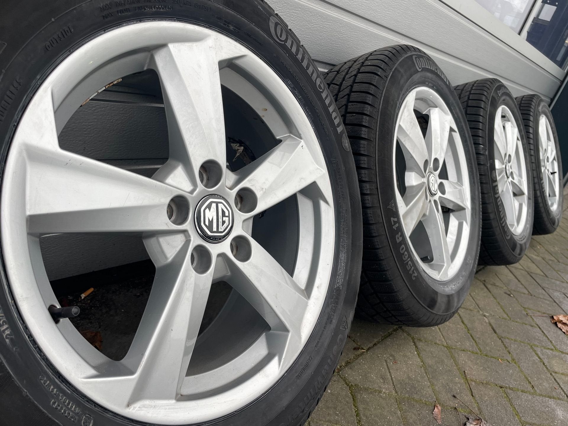 Set 17 inch MG eHS velgen Continental winterbanden, Autos : Pièces & Accessoires, Pneus & Jantes, Pneus et Jantes, Véhicule de tourisme