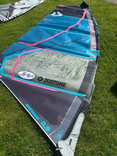 surf zeil Duotone Supersession 5.9, Watersport en Boten, Windsurfen, Ophalen, Zo goed als nieuw, Duotone, Zeil