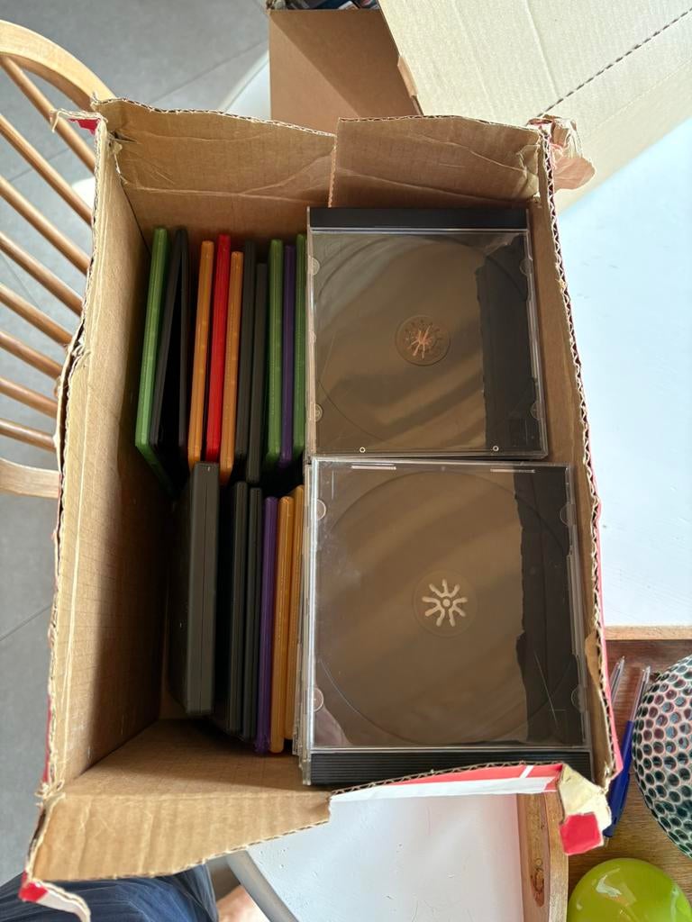 Lege dvd en cd doosjes in goede staat, Ophalen, Beschreven