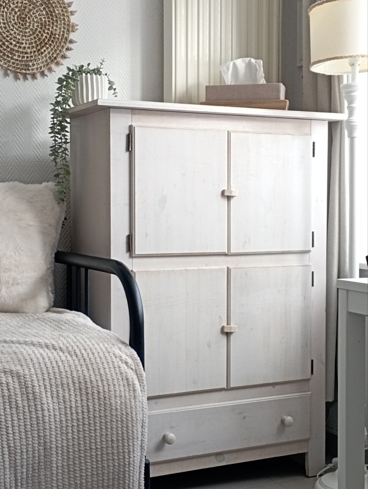 belle armoire ou commode Ikea  en bois patiné, Maison & Meubles, Enlèvement