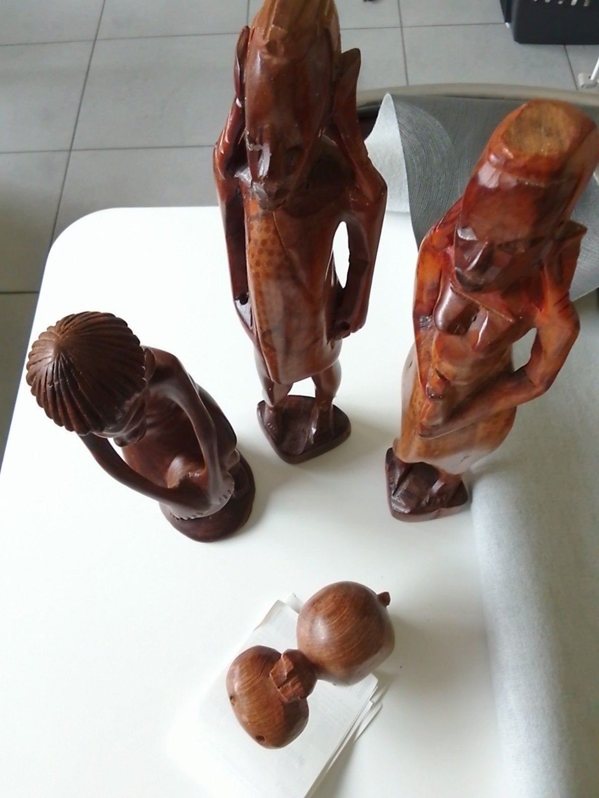 5 mooi Afrikaanse beeldjes uit Ebben hout Herselt 2230, Ophalen