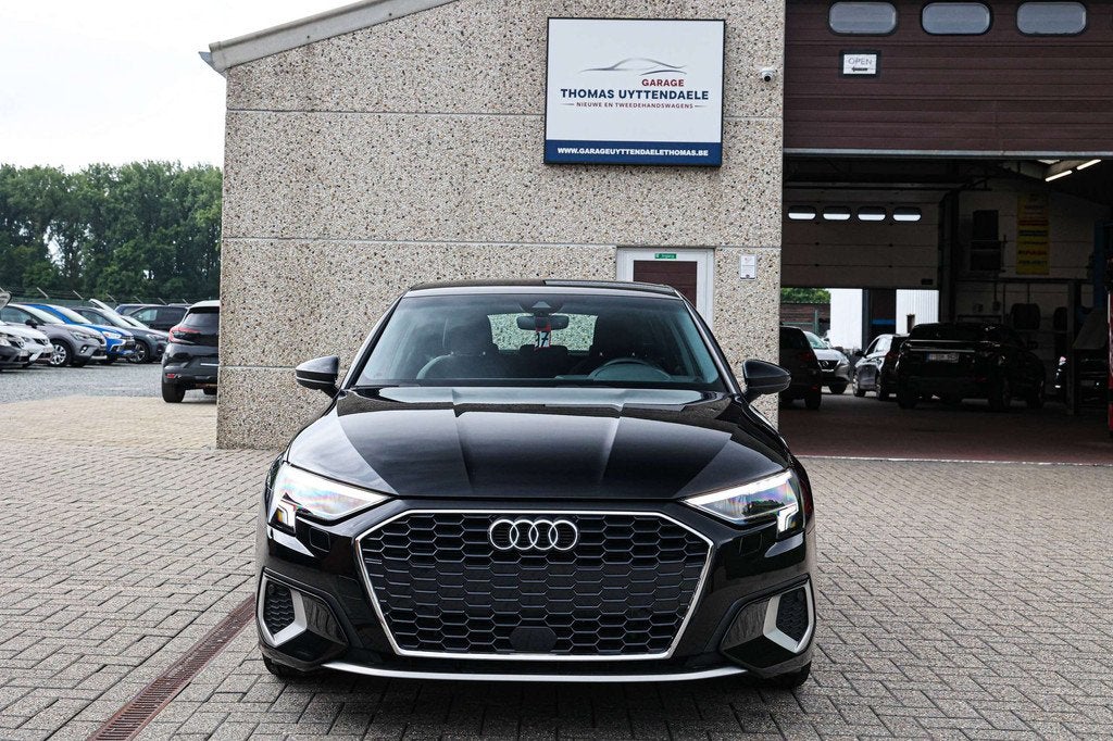 Audi A3 ADVANCED-UITVOERING*150PK*1500CC*AUTOMAAT*FULL-LED-K, Auto's, Audi, Stof, 4 cilinders, Zwart, Bedrijf